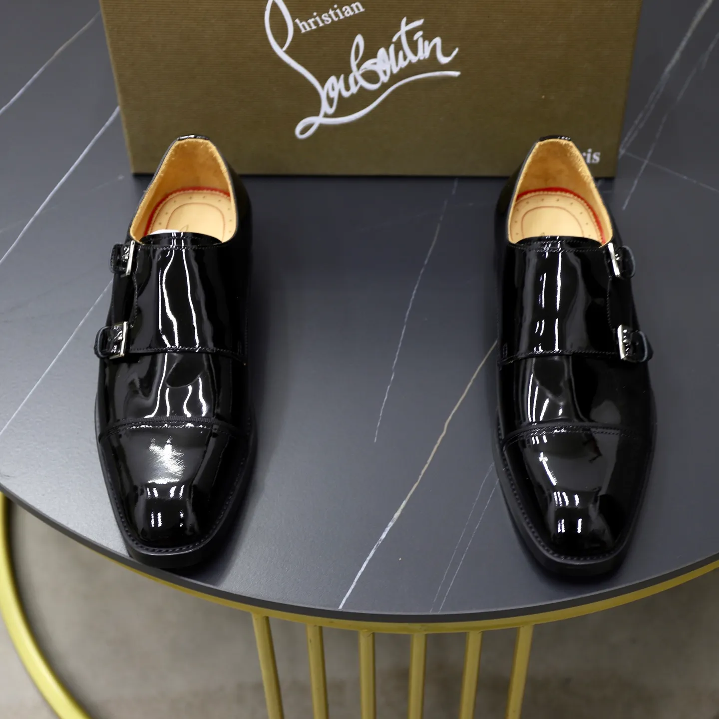 Ex-factory price: 620💰Christia*.Loubouti*🆑High-end men’s business formal leather shoes | Classic red sole shoes | Original imported first-layer cowhide | Water-dyed cowhide lining | Italian imported red rubber outsole | High-end luxury | Perfect interpretation of fashion, sunshine, style, suitable for various occasions Size: 39-44 (38.45 custom-made)